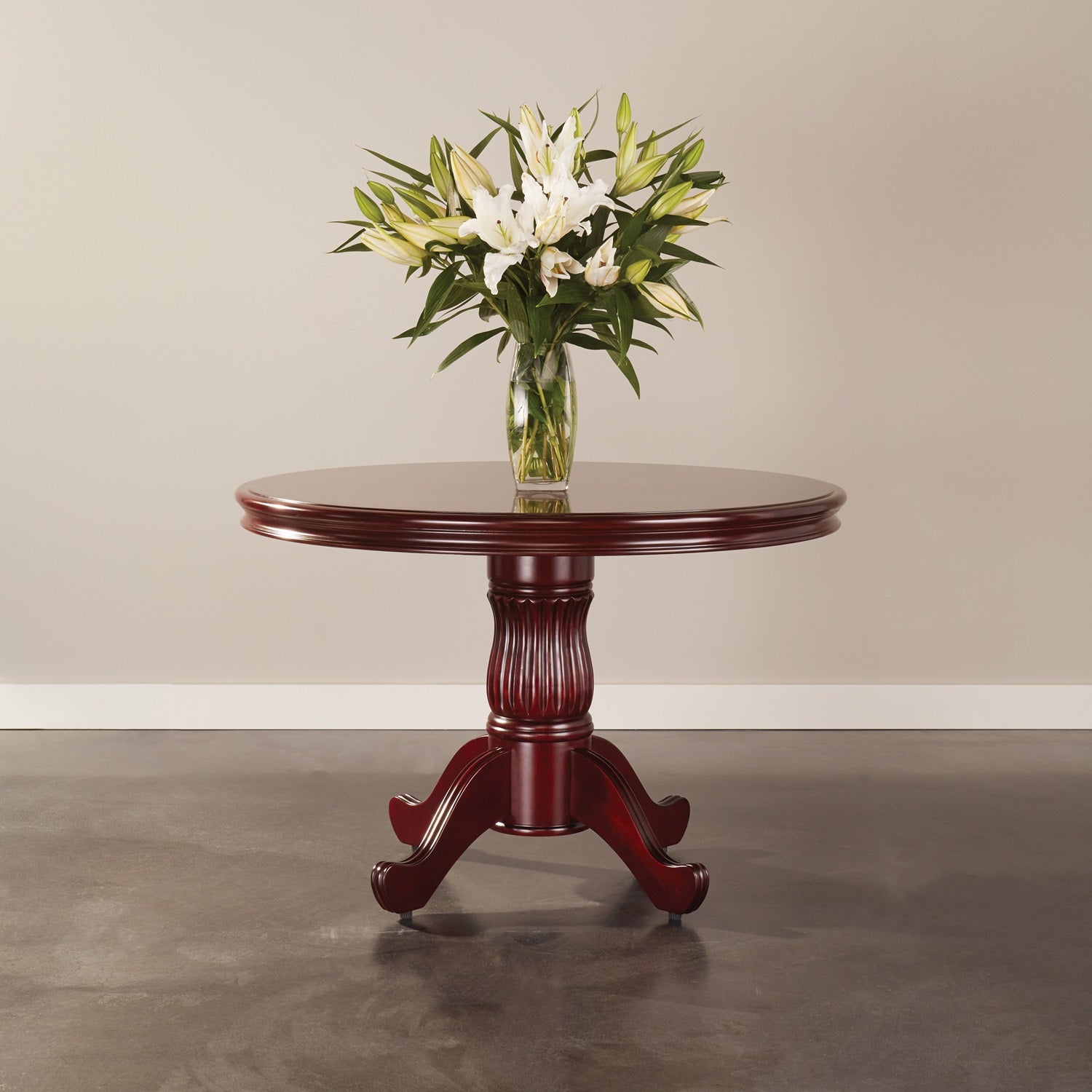 Townsend Traditional 48" Round Table with Queen Anne Base