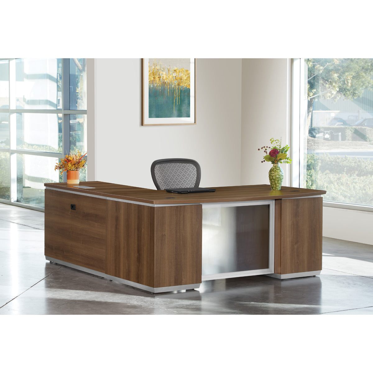 Tuxedo L-Shape with Bow Front Desk and Right Return, 72" x 90"