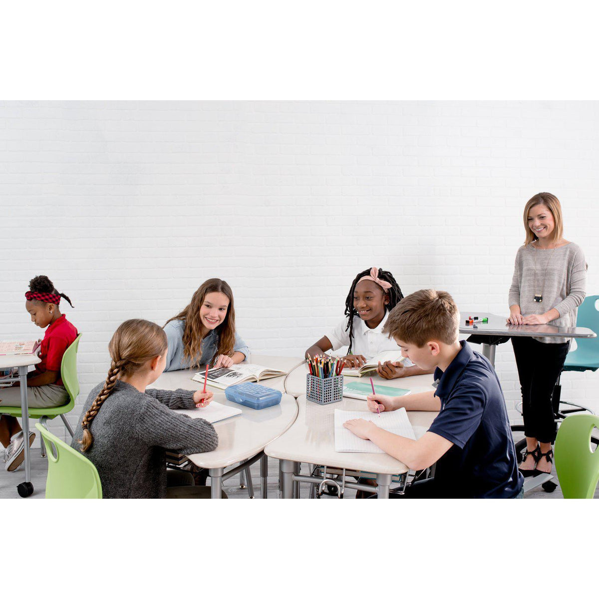 Kaleidoscope Collaborative Learning Intersect Desk with Solid Plastic Top