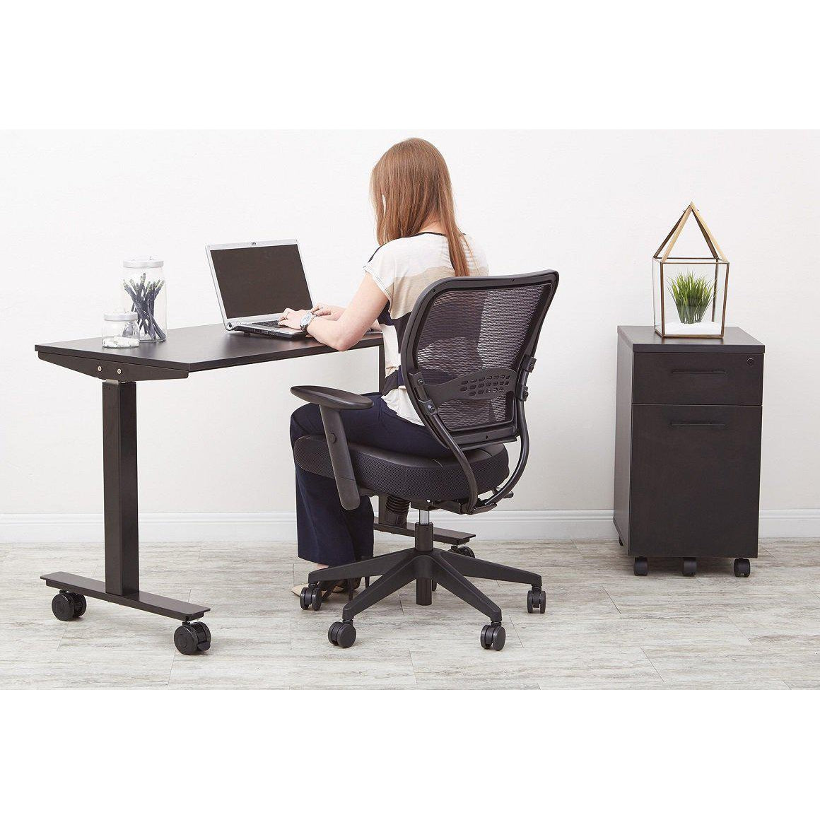 Professional dark airgrid managers chair outlet