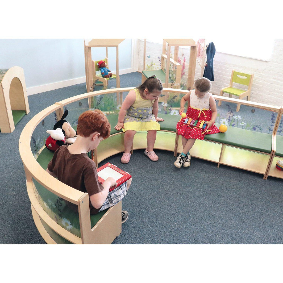 Nature View Straight Reading Sofa