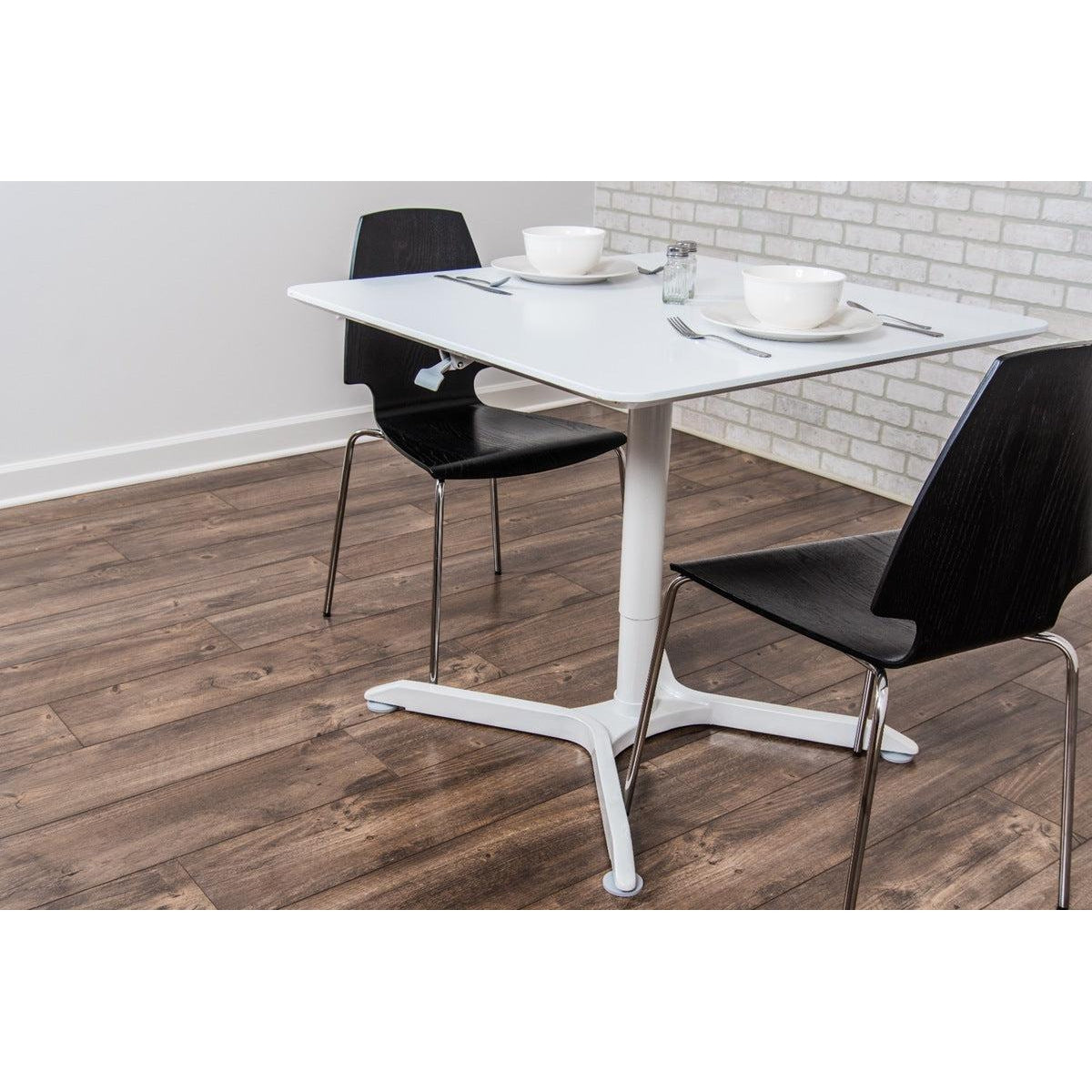 32" Square Pneumatic Height Adjustable Café Table