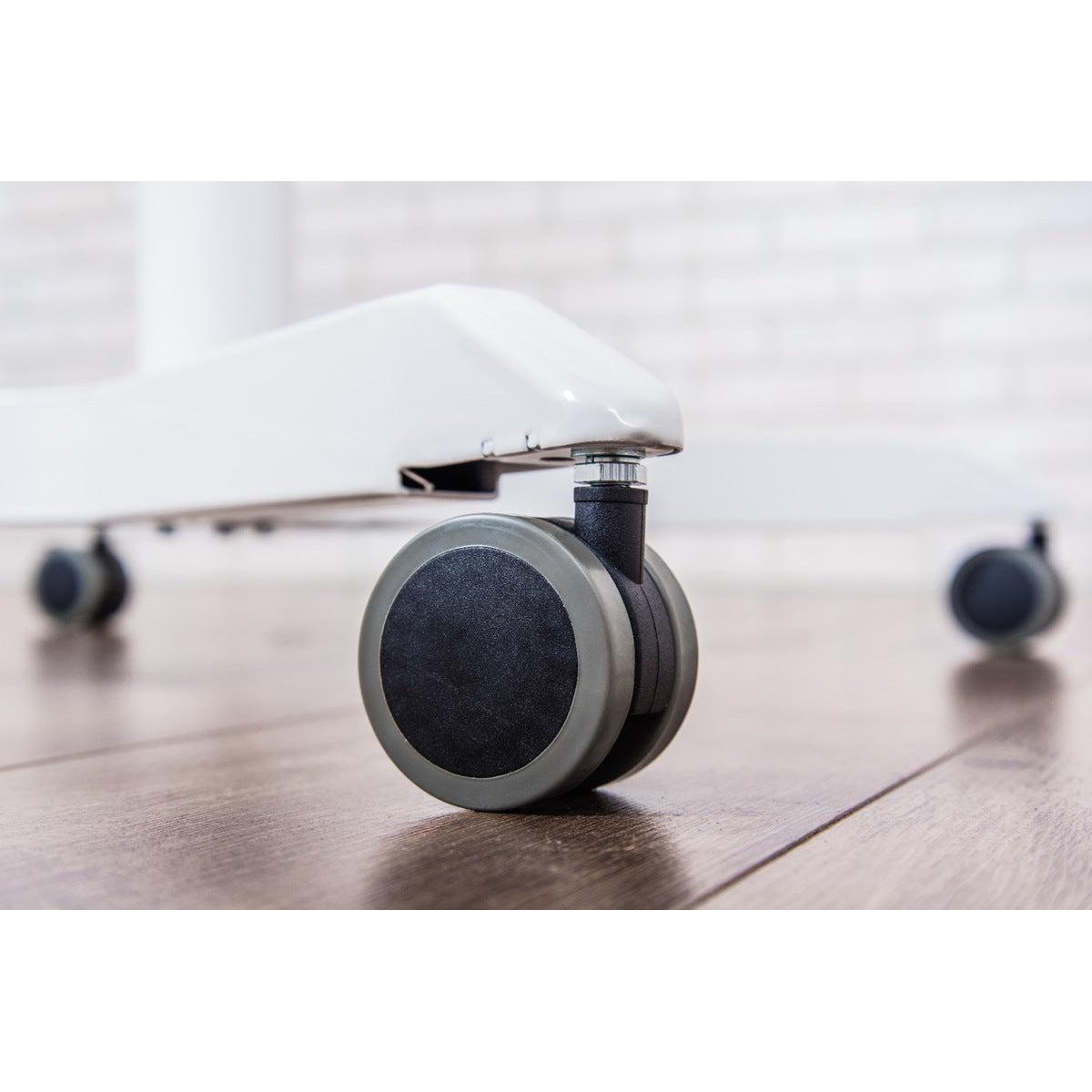 32" Square Pneumatic Height Adjustable Café Table